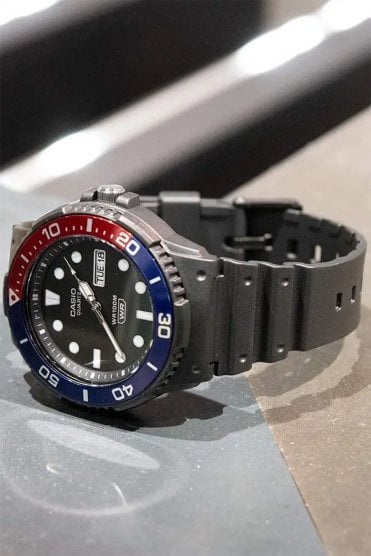 Casio Gents Sports Quartz Watch MRW-230H-1E2VEF